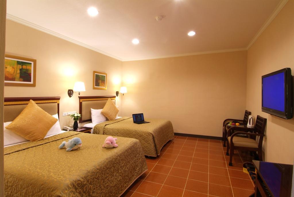 Puti Commercial Hotel Longtan Bagian luar foto