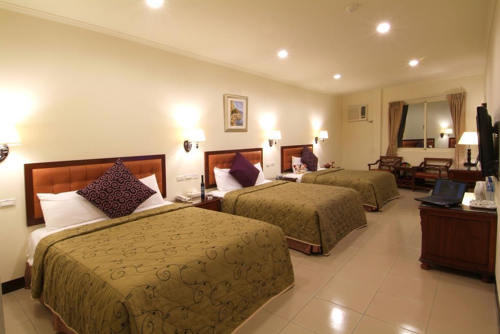 Puti Commercial Hotel Longtan Bagian luar foto